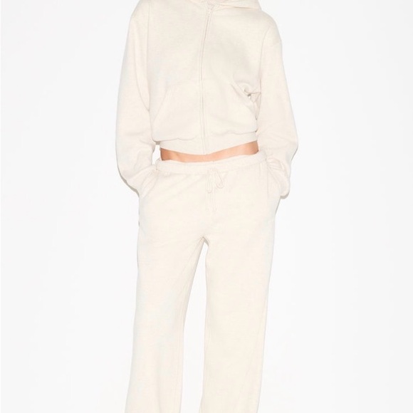 SKIMS Sweaters - SKIMS SET! Classic Zip Up Hoodie Oatmeal Heather S
AND Matching sweatpants in S